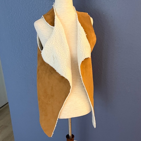 Tucker + Tate shearling Vest - Picture 1 of 6